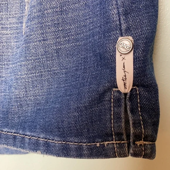 One Teaspoon Medium Wash Two-Tone Distressed Denim Mini Skirt. Size 27 - Picture 3 of 11